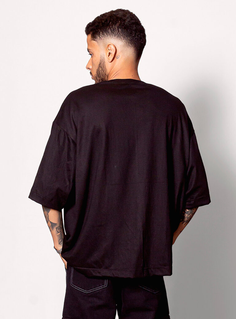 Franela Negra Oversized Hay Que Cuidarse Para Matricular Basico franela-negra-oversized-hay-que-cuidarse-para-matricular-basico